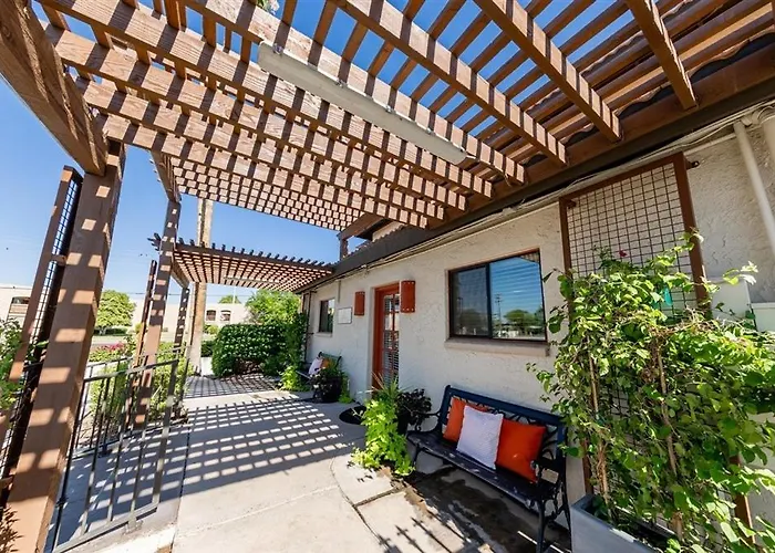 214 Fully Furnished 1br Suite-outdoor Pool *