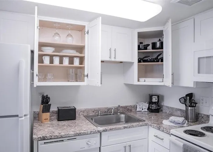 214 Fully Furnished 1br Suite-outdoor Pool